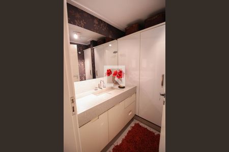 Casa à venda com 200m², 5 quartos e 3 vagas Casa à venda com 200m², 5 quartos e 3 vagasLavabo