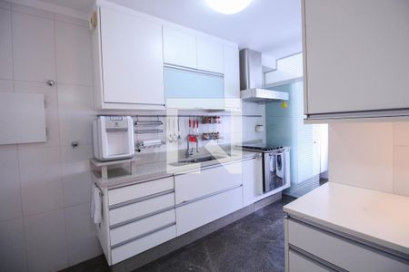 Casa à venda com 200m², 5 quartos e 3 vagas Casa à venda com 200m², 5 quartos e 3 vagasCozinha