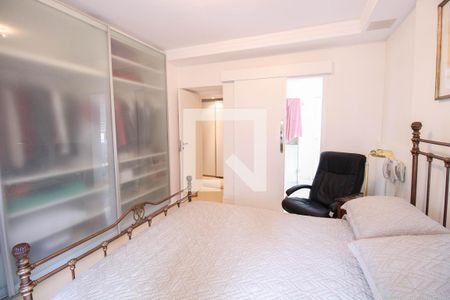 Casa à venda com 200m², 5 quartos e 3 vagas Casa à venda com 200m², 5 quartos e 3 vagasQuarto 1