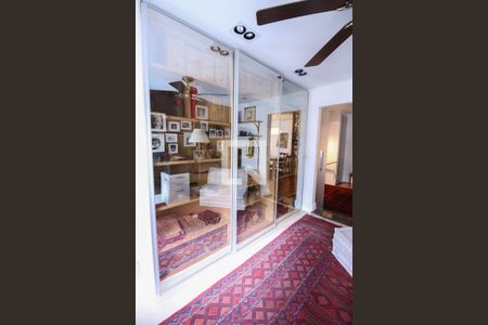 Casa à venda com 200m², 5 quartos e 3 vagas Casa à venda com 200m², 5 quartos e 3 vagasQuarto 2