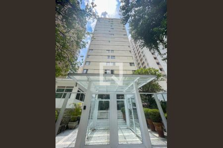 Casa à venda com 200m², 5 quartos e 3 vagas Casa à venda com 200m², 5 quartos e 3 vagasFachada