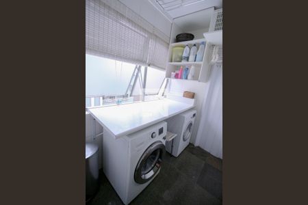 Casa à venda com 200m², 5 quartos e 3 vagas Casa à venda com 200m², 5 quartos e 3 vagasÁrea de Serviço