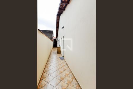 Casa à venda com 90m², 2 quartos e 2 vagasCorredor Lateral 