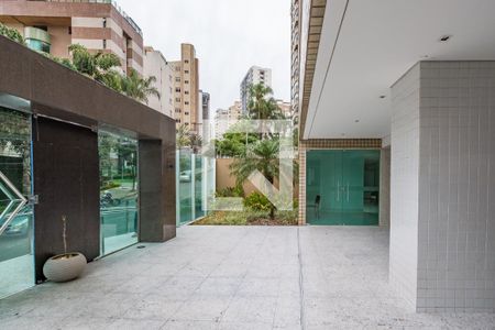 Apartamento à venda com 141m², 4 quartos e 3 vagas Apartamento à venda com 141m², 4 quartos e 3 vagasEntrada