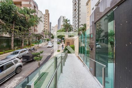 Apartamento à venda com 141m², 4 quartos e 3 vagas Apartamento à venda com 141m², 4 quartos e 3 vagasEntrada