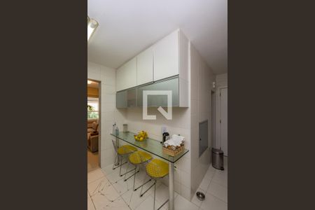 Apartamento à venda com 141m², 4 quartos e 3 vagas Apartamento à venda com 141m², 4 quartos e 3 vagasCozinha