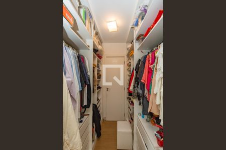 Apartamento à venda com 141m², 4 quartos e 3 vagas Apartamento à venda com 141m², 4 quartos e 3 vagasCloset da suíte 1