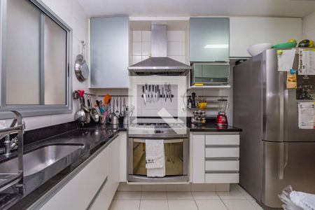 Apartamento à venda com 141m², 4 quartos e 3 vagas Apartamento à venda com 141m², 4 quartos e 3 vagasCozinha