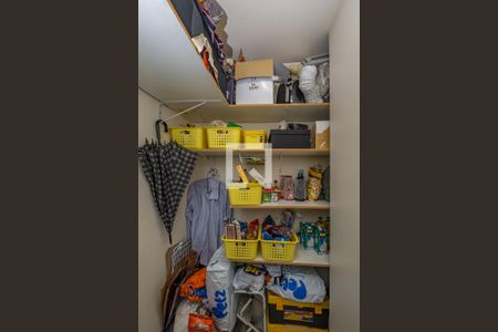 Apartamento à venda com 141m², 4 quartos e 3 vagas Apartamento à venda com 141m², 4 quartos e 3 vagasQuarto de Serviço