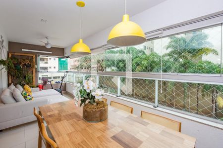 Apartamento à venda com 141m², 4 quartos e 3 vagas Apartamento à venda com 141m², 4 quartos e 3 vagasVaranda da Sala