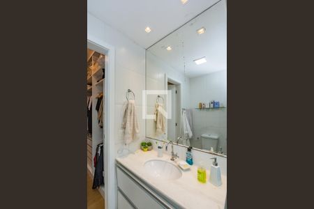 Apartamento à venda com 141m², 4 quartos e 3 vagas Apartamento à venda com 141m², 4 quartos e 3 vagasBanheiro da Suíte 1