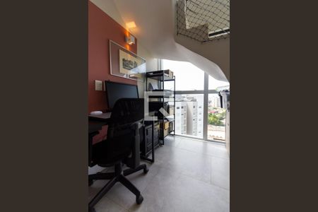 Apartamento para alugar com 189m², 3 quartos e 3 vagas Apartamento para alugar com 189m², 3 quartos e 3 vagasSala - escritório