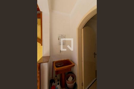 Casa à venda com 300m², 5 quartos e 6 vagas Casa à venda com 300m², 5 quartos e 6 vagasÁrea de Serviço