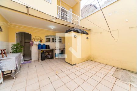 Casa à venda com 180m², 3 quartos e 2 vagas Casa à venda com 180m², 3 quartos e 2 vagasQuintal fundos