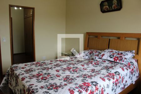 Casa à venda com 377m², 4 quartos e 6 vagasSuíte