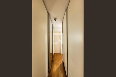 Apartamento à venda com 108m², 3 quartos e 2 vagas Apartamento à venda com 108m², 3 quartos e 2 vagasCloset Quarto 3 - Suíte