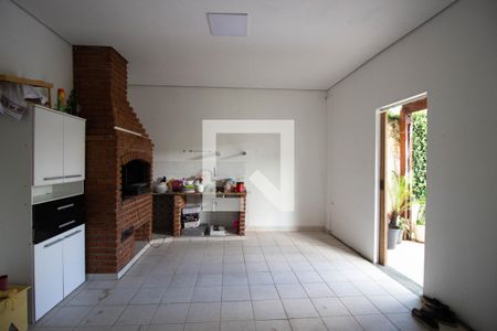 Casa à venda com 360m², 4 quartos e 4 vagas Casa à venda com 360m², 4 quartos e 4 vagasÁrea comum - Churrasqueira