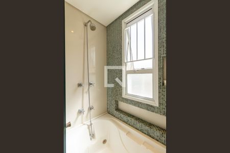 Apartamento à venda com 141m², 3 quartos e 2 vagas Apartamento à venda com 141m², 3 quartos e 2 vagasBanheiro da Suíte 1