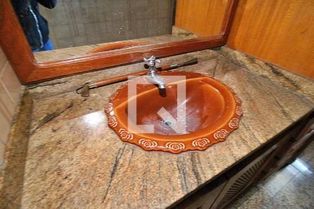 Casa à venda com 220m², 2 quartos e 1 vagaBanheiro