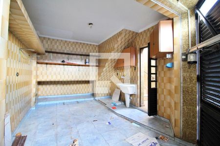 Casa à venda com 220m², 2 quartos e 1 vagaÁrea de Serviço / Garagem