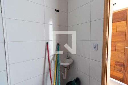 Banheiro de apartamento para alugar com 1 quarto, 26m² em Parque das Paineiras, São Paulo