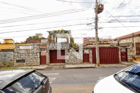 Casa à venda com 202m², 2 quartos e 2 vagasFachada