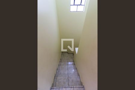Casa para alugar com 126m², 3 quartos e 1 vaga Casa para alugar com 126m², 3 quartos e 1 vagaEscada