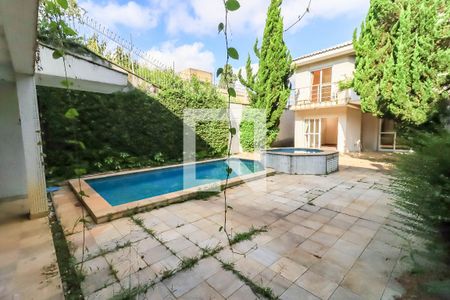 Casa à venda com 350m², 4 quartos e 7 vagas Casa à venda com 350m², 4 quartos e 7 vagasPiscina
