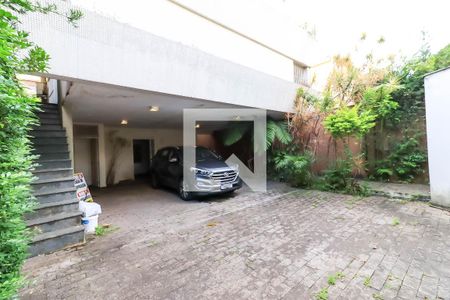 Casa à venda com 350m², 4 quartos e 7 vagas Casa à venda com 350m², 4 quartos e 7 vagasGaragem