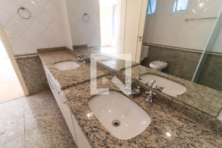 Casa à venda com 350m², 4 quartos e 7 vagas Casa à venda com 350m², 4 quartos e 7 vagasBanheiro da Suíte 4