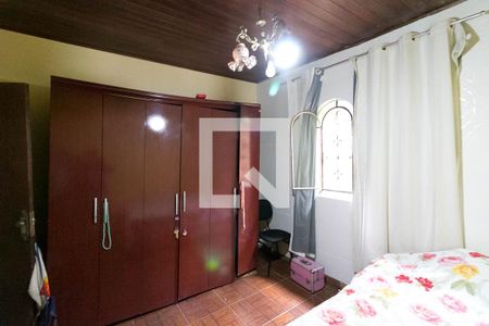 Quarto 2 de casa à venda com 3 quartos, 240m² em Carlos Prates, Belo Horizonte
