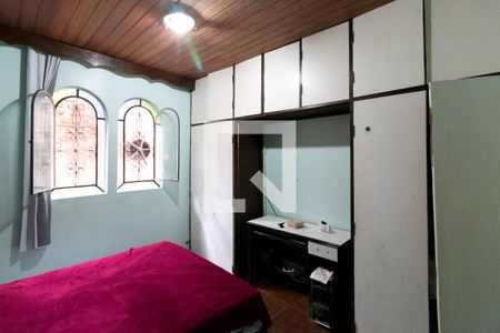 Quarto 1 de casa à venda com 3 quartos, 240m² em Carlos Prates, Belo Horizonte