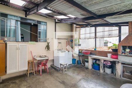 Casa à venda com 231m², 3 quartos e 2 vagas Casa à venda com 231m², 3 quartos e 2 vagasQuintal com Churrasqueira