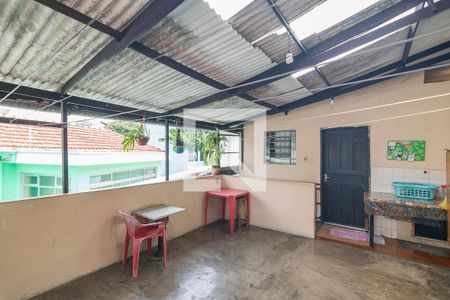 Casa à venda com 231m², 3 quartos e 2 vagas Casa à venda com 231m², 3 quartos e 2 vagasQuintal com Churrasqueira