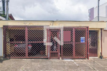 Casa à venda com 231m², 3 quartos e 2 vagas Casa à venda com 231m², 3 quartos e 2 vagasFachada