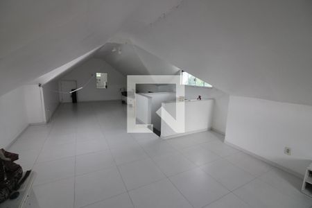 Casa à venda com 340m², 4 quartos e 3 vagassótão