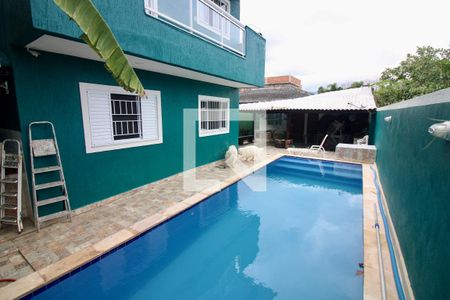 Casa à venda com 340m², 4 quartos e 3 vagas Casa à venda com 340m², 4 quartos e 3 vagasPiscina