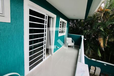 Casa à venda com 340m², 4 quartos e 3 vagas Casa à venda com 340m², 4 quartos e 3 vagasVaranda da Suite