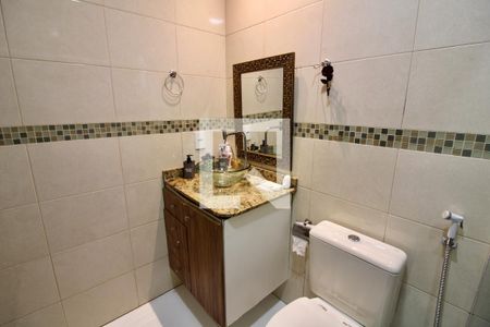 Casa à venda com 340m², 4 quartos e 3 vagas Casa à venda com 340m², 4 quartos e 3 vagasBanheiro Social