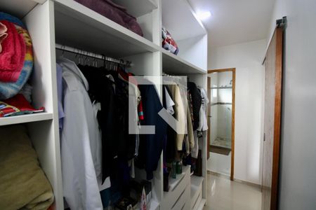 Casa à venda com 340m², 4 quartos e 3 vagas Casa à venda com 340m², 4 quartos e 3 vagasCloset