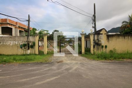 Casa à venda com 340m², 4 quartos e 3 vagas Casa à venda com 340m², 4 quartos e 3 vagasFachada e portaria