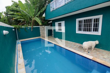 Casa à venda com 340m², 4 quartos e 3 vagas Casa à venda com 340m², 4 quartos e 3 vagasPiscina