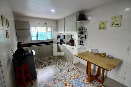 Casa à venda com 340m², 4 quartos e 3 vagas Casa à venda com 340m², 4 quartos e 3 vagasCozinha