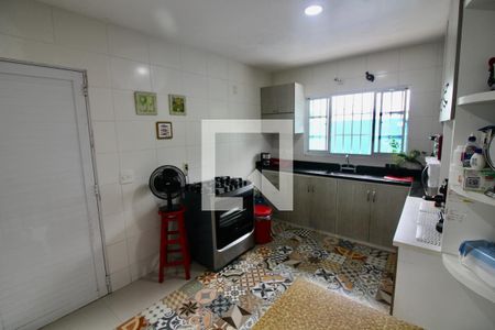 Casa à venda com 340m², 4 quartos e 3 vagas Casa à venda com 340m², 4 quartos e 3 vagasCozinha