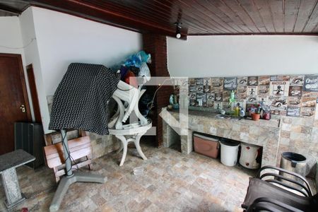 Casa à venda com 340m², 4 quartos e 3 vagas Casa à venda com 340m², 4 quartos e 3 vagasChurrasqueira