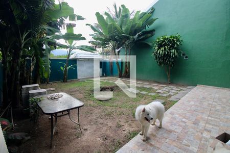 Casa à venda com 340m², 4 quartos e 3 vagas Casa à venda com 340m², 4 quartos e 3 vagasFrente Da Casa