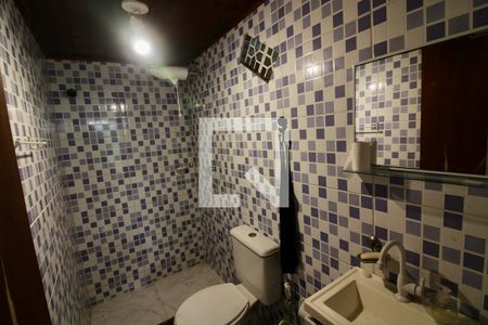 Casa à venda com 340m², 4 quartos e 3 vagas Casa à venda com 340m², 4 quartos e 3 vagasBanheiro Da Piscina