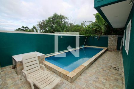 Casa à venda com 340m², 4 quartos e 3 vagas Casa à venda com 340m², 4 quartos e 3 vagasPiscina