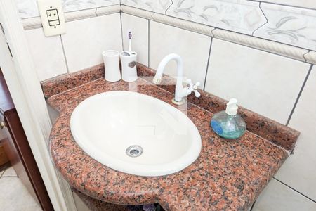 Casa à venda com 319m², 5 quartos e 3 vagasBanheiro da suíte 2