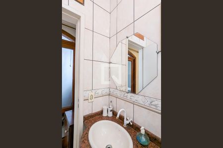 Casa à venda com 319m², 5 quartos e 3 vagasBanheiro da suíte 2